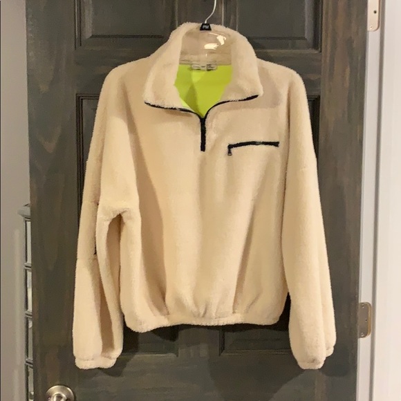 Express fuzzy sweater - Picture 1 of 3